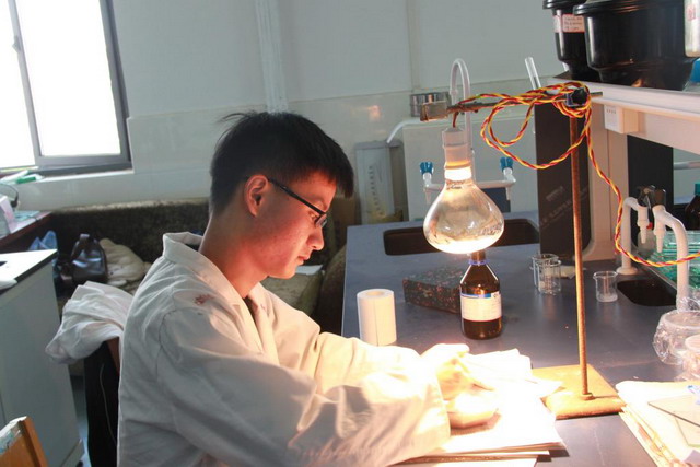 鄭根穩教授課題組研發燃料電(diàn)池堿性陰離(lí)子(zǐ)交換膜材料